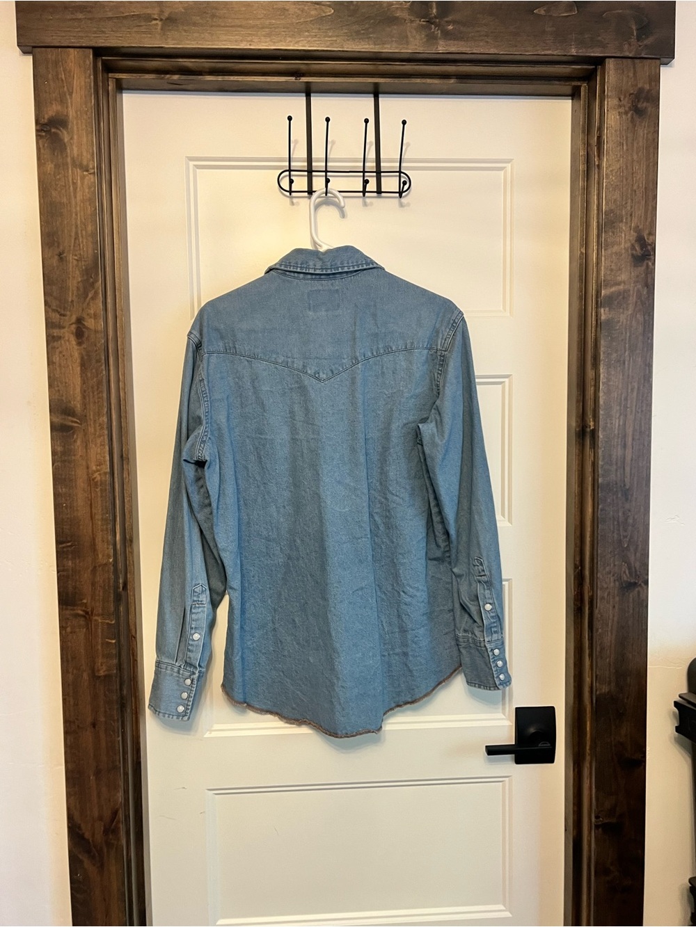 Wrangler Men's Medium Blue Denim Button-Down Western Shirt - Picture 2 of 3